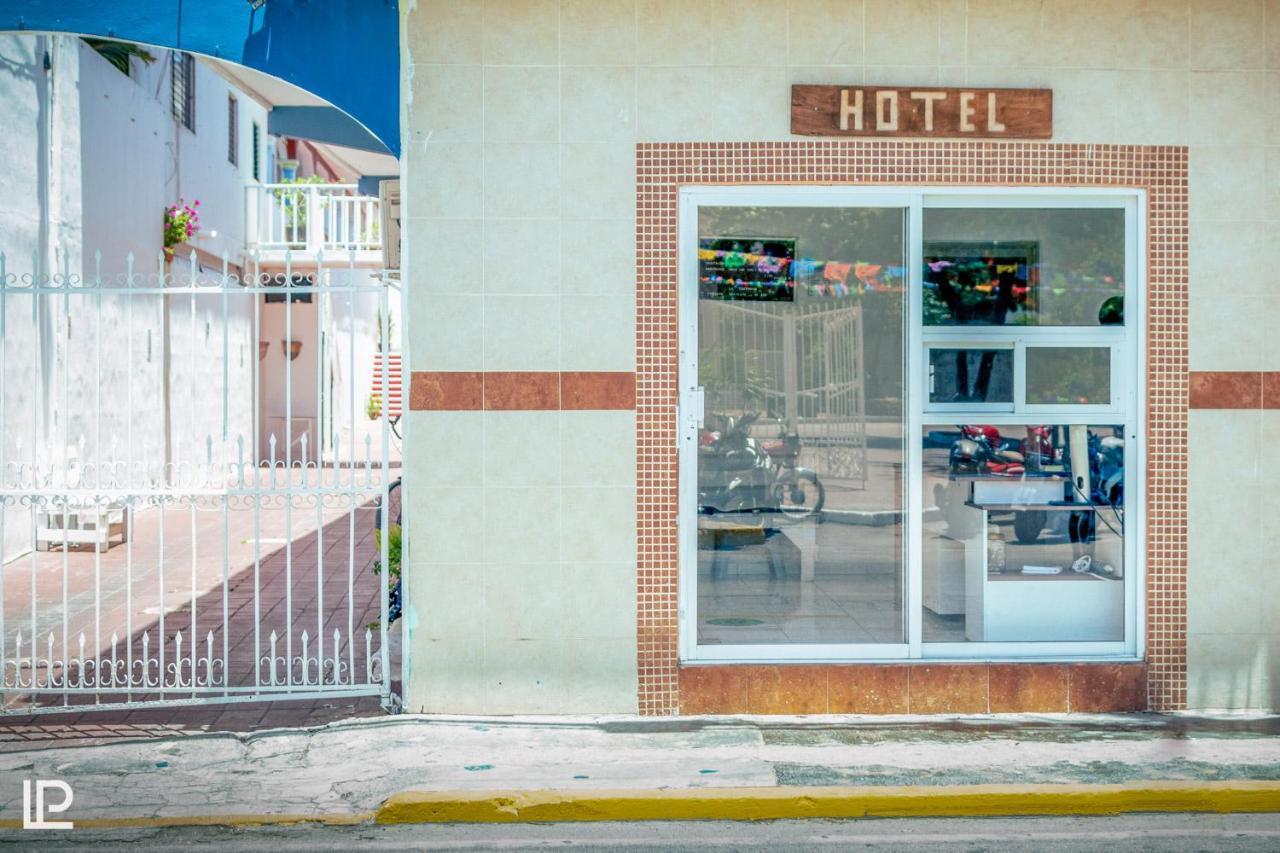 Hotel Quiam Плая дел Кармен Екстериор снимка