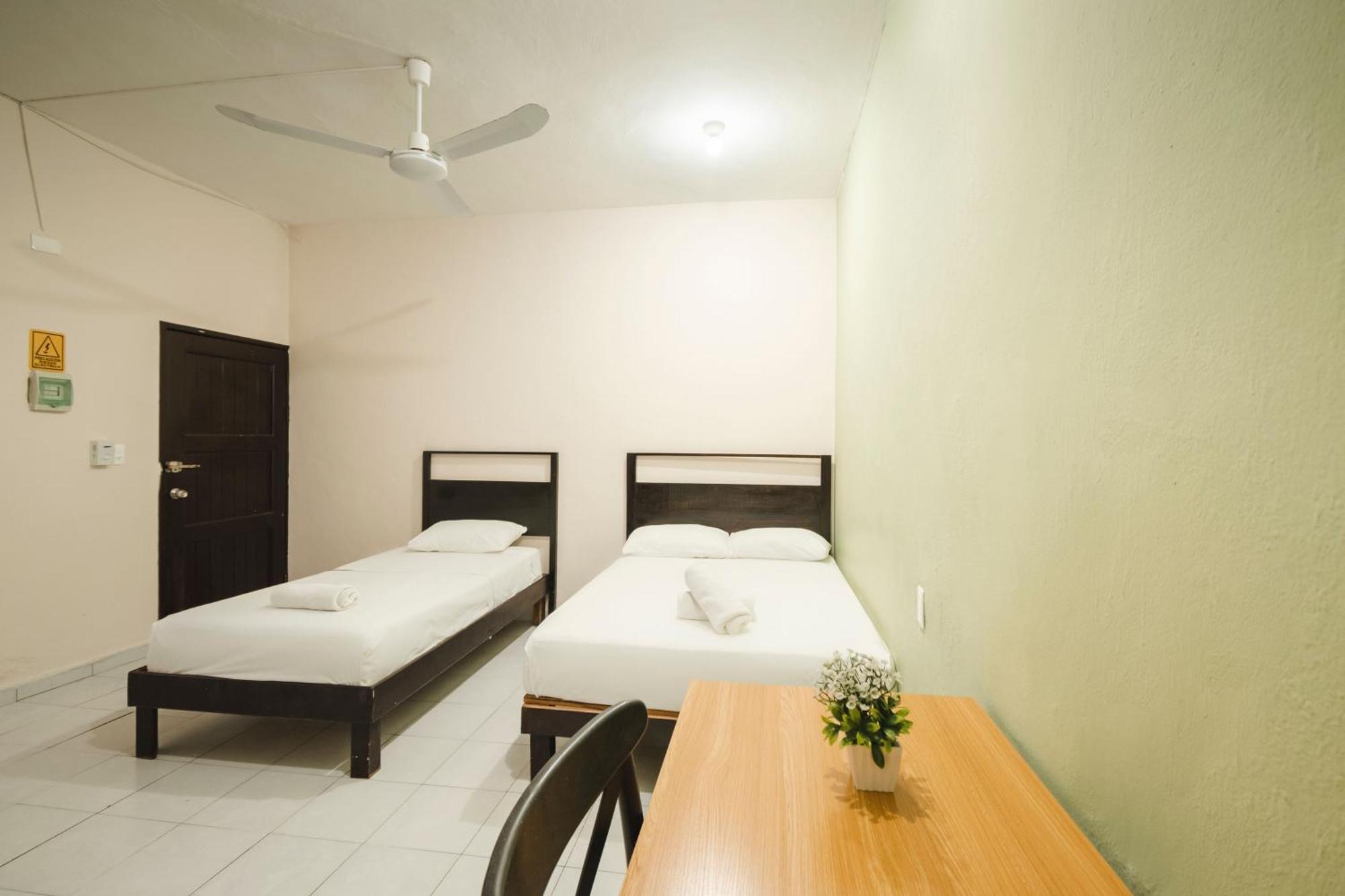 Hotel Quiam Плая дел Кармен Екстериор снимка