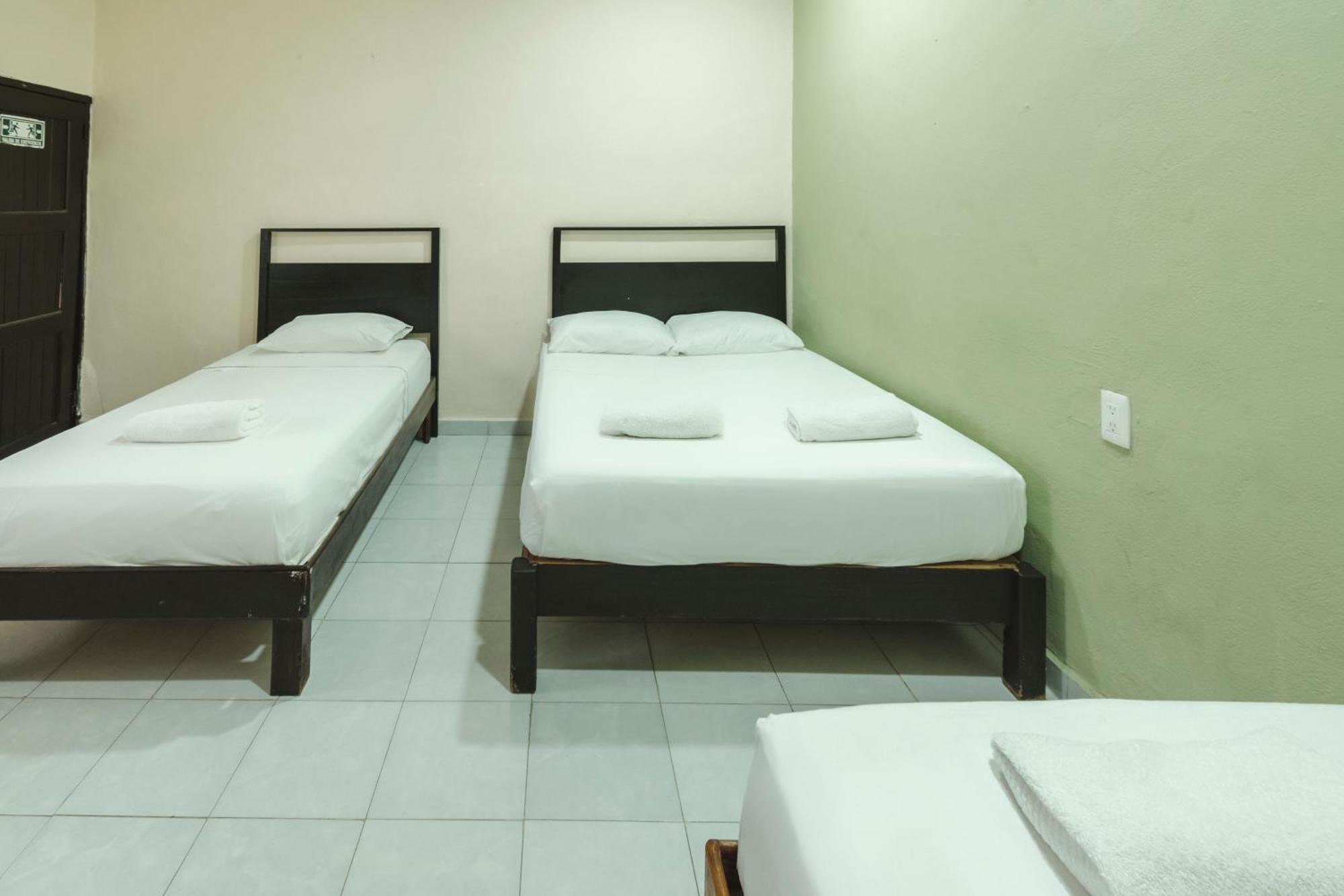Hotel Quiam Плая дел Кармен Екстериор снимка