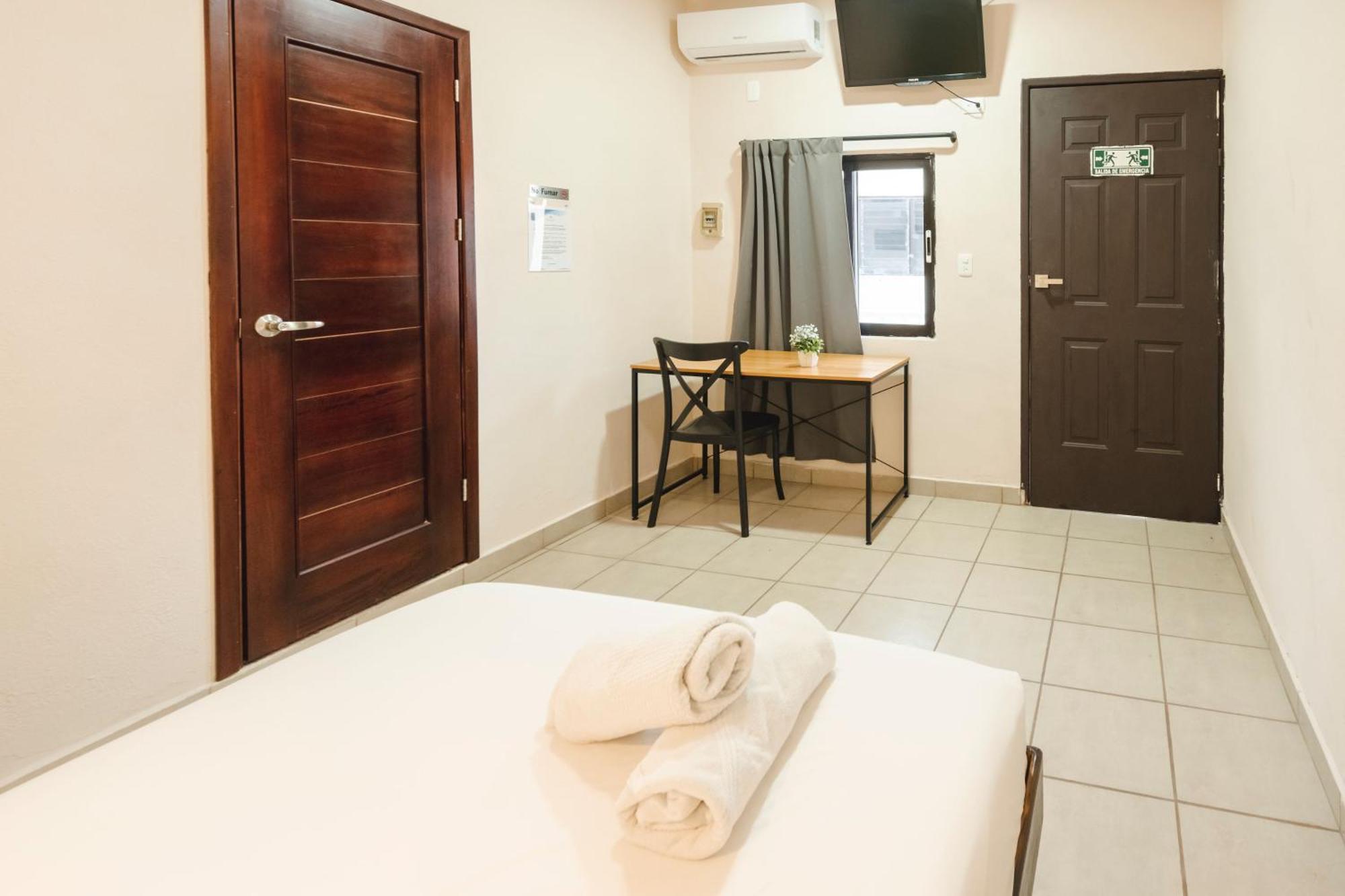Hotel Quiam Плая дел Кармен Екстериор снимка